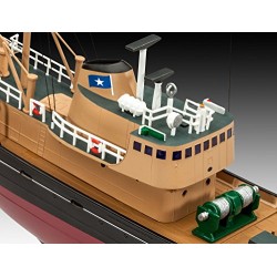 Revell North Sea Trawler Kit 05204 Scale 1